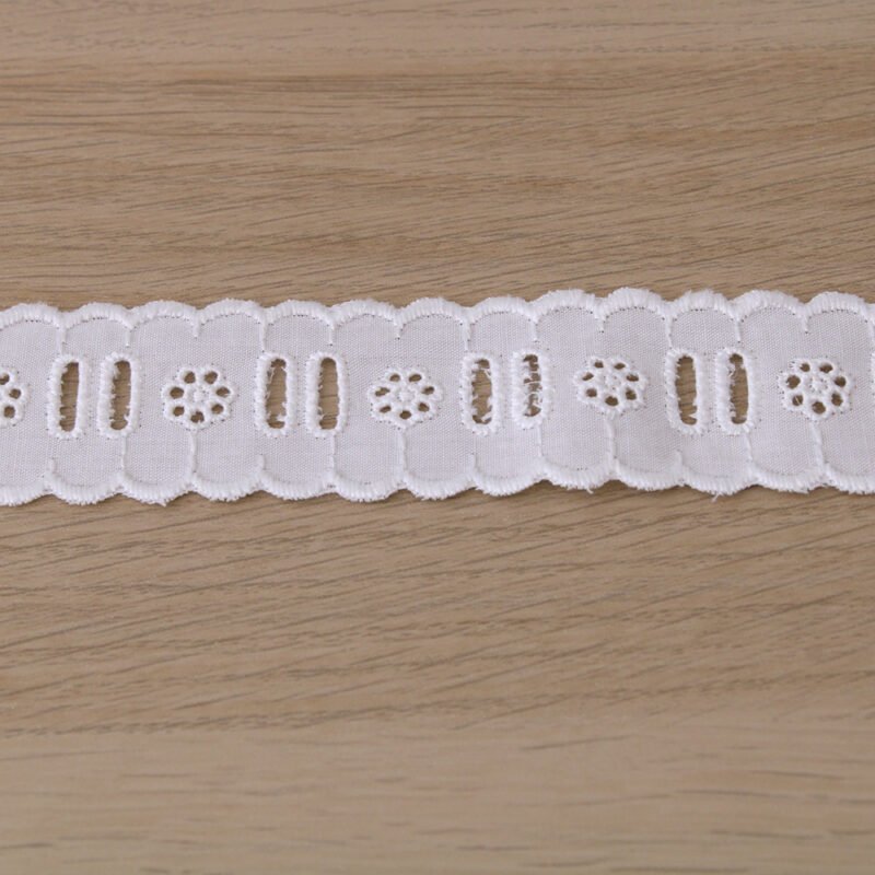 Φάσα  Βαμβακερή Ασπροκέντημα 3 εκ